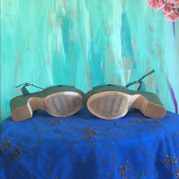 Shoes - Picture 4 of 5